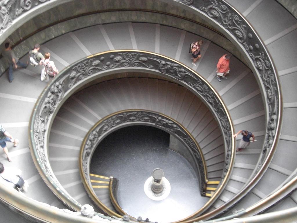 Viale Del Colosseo — Photos 2